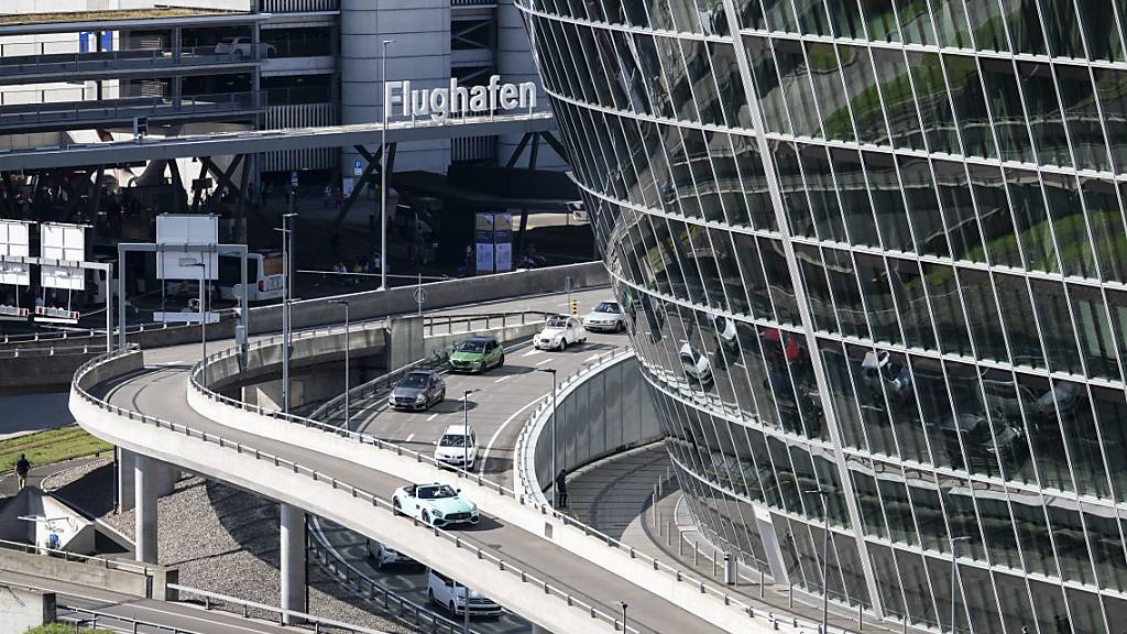 Der Flughafen Zürich stellt seine Spenden an politische Parteien ein. (Symbolbild)