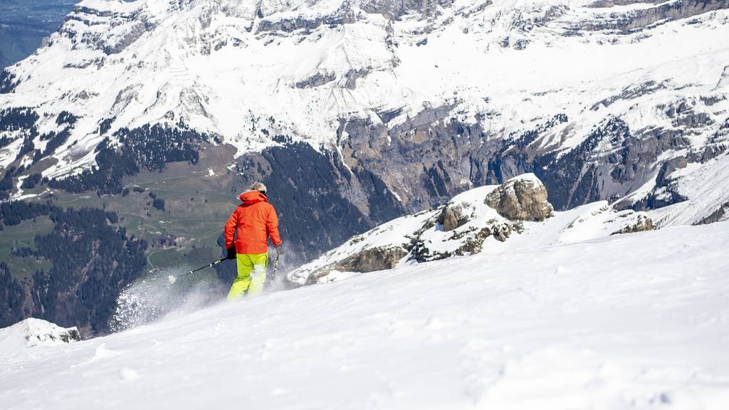 Snowboarder löst Schneebrettlawine aus und wird mitgerissen