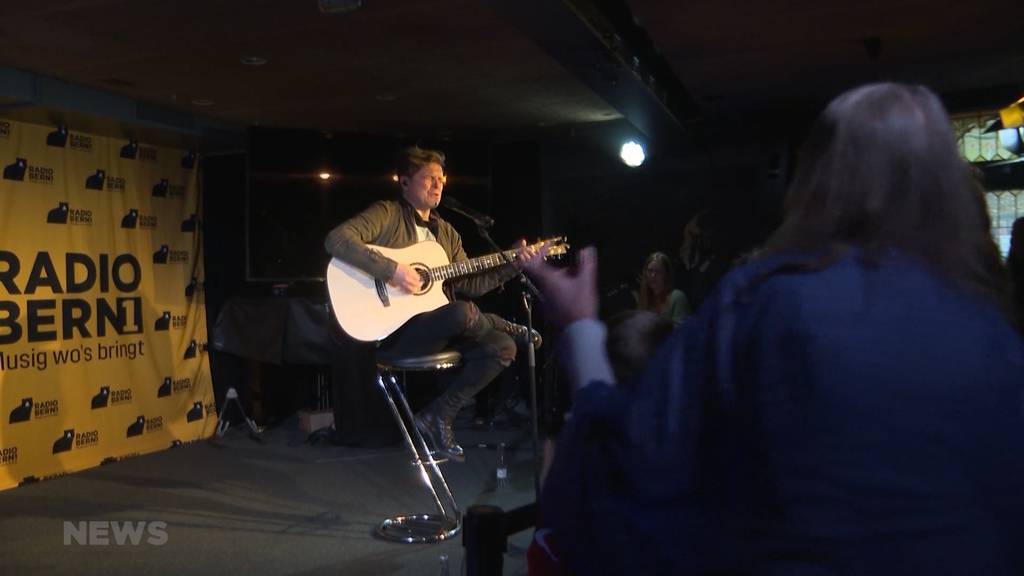 Frauenherzen schmelzen dahin: Sänger Michael Patrick Kelly live in Berner Mahogany Hall