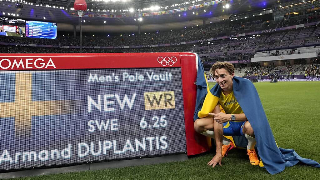 Hühnerhaut-Moment im Stade de France: Zu später Stunde springt Armand Duplantis zum Weltrekord