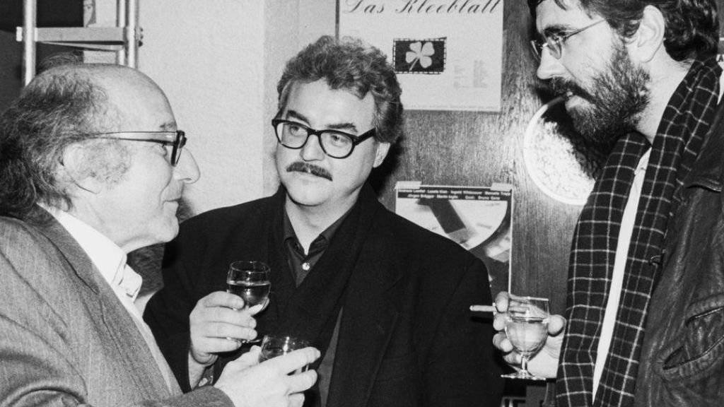 Der Filmemacher Pierre-André Thiébaud - hier rechts neben Viktor Sidler und Luciano Gloor an den 24. Solothurner Filmtagen 1989 - erhält den Walliser Kulturpreis 2017. (Archivbild)