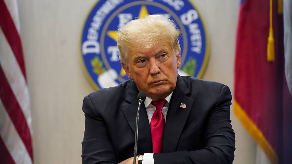 ARCHIV - Donald Trump hatte im September erklärt, er werde sich wahrscheinlich nicht boostern lassen. Foto: Jabin Botsford/Pool The Washington Post/AP/dpa