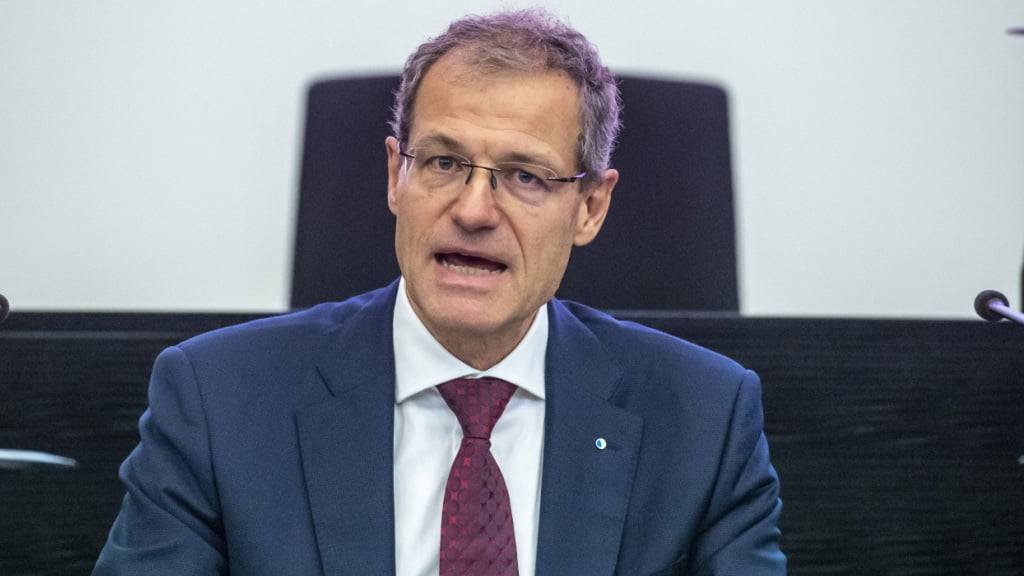 Der Luzerner Finanzdirektor Reto Wyss (Mitte) hat dem Parlament einen erfreulichen Jahresabschluss vorlegen können. (Archivaufnahme)