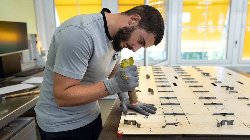 Die Konjunkturforscher von BAK Economics haben ihre Prognosen für das Wirtschaftswachstum in der Schweiz leicht angehoben. (Symbolbild)