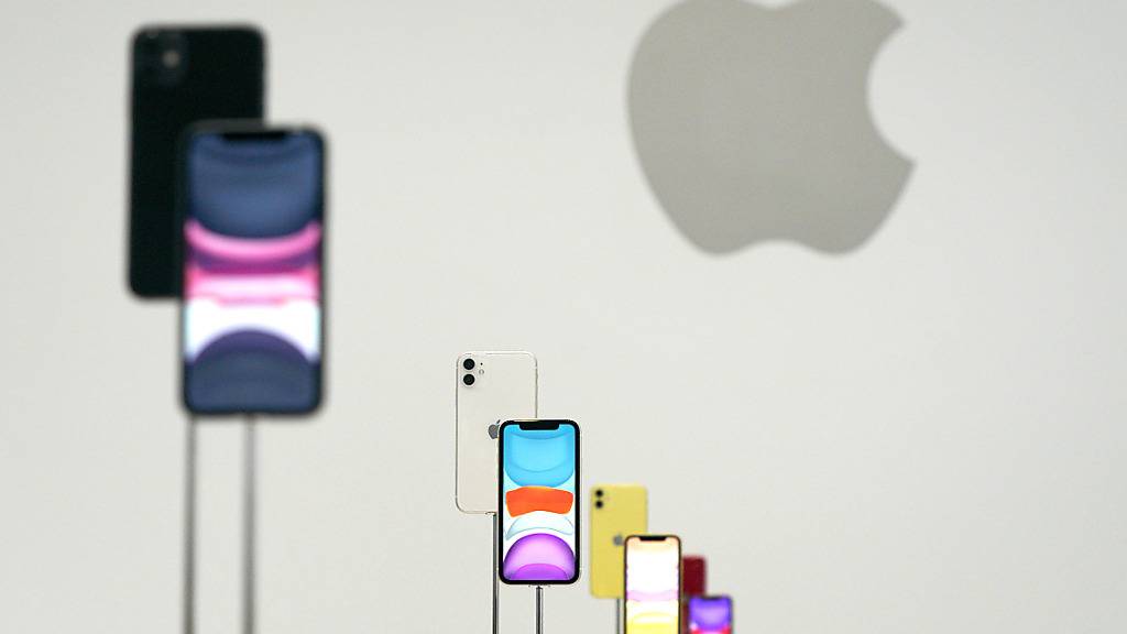 Apple lässt Kaufbeschränkung bei iPhones wieder fallen. (Archiv)