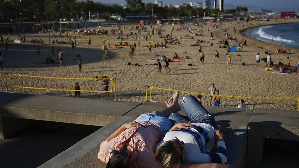 Erholung und Snne am Strand von Barcelona: Trotz Terroranschlag und politischer Krise ist Katalonien die beliebteste Touristenregion Spaniens. (Archivbild)