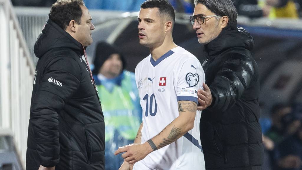 Stolz über das Geleistete und überrascht und enttäuscht über die Pfiffe in seiner ursprünglichen Heimat: der Schweizer Nationalmannschaftscaptain Granit Xhaka mit Cheftrainer Murat Yakin