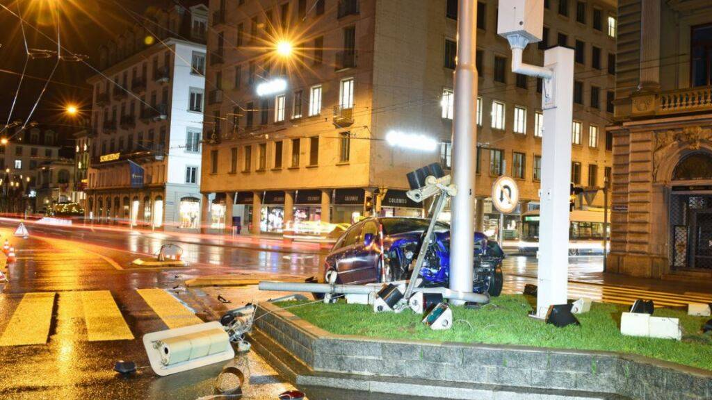 Der Unfall beim Luzernerhof in Luzern hatte grössere Auswirkungen auf den Verkehr.