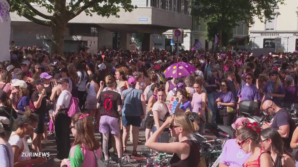 Frauenstreik: Grosse Demo in Zürich