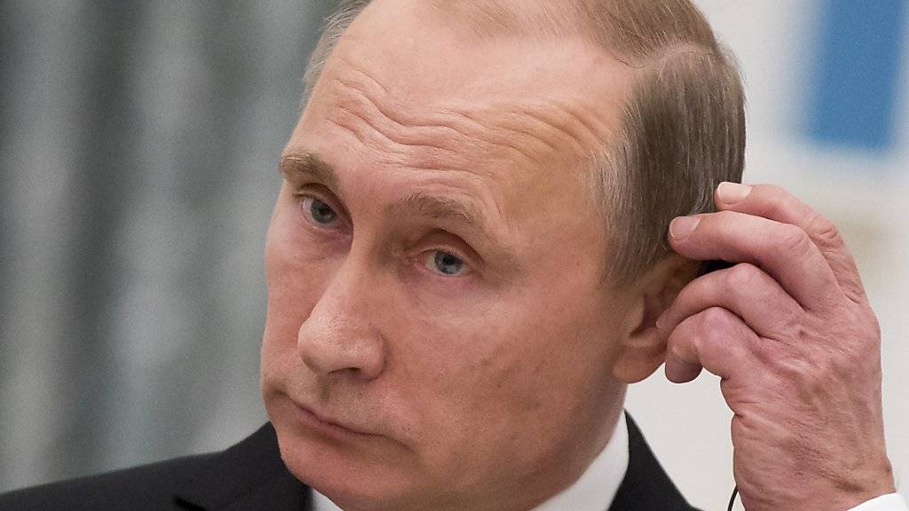 Russlands Präsident Putin verhängt Sanktionen.