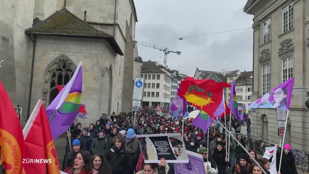 Unbewilligte Demo zieht durch Zürich