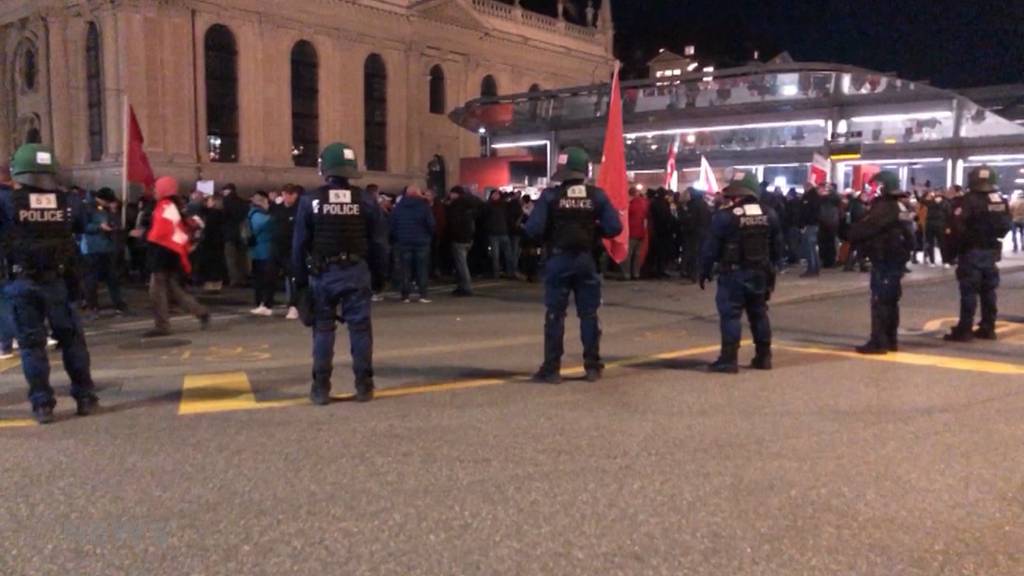 Corona-Demo in Bern: Polizei fährt neue Taktik