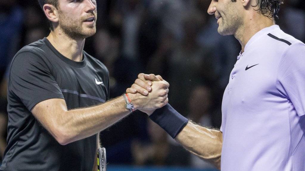 Roger Federer hatte gegen Adrian Mannarino im Viertelfinal der Swiss Indoors hart zu kämpfen und trifft nun auf den Belgier David Goffin