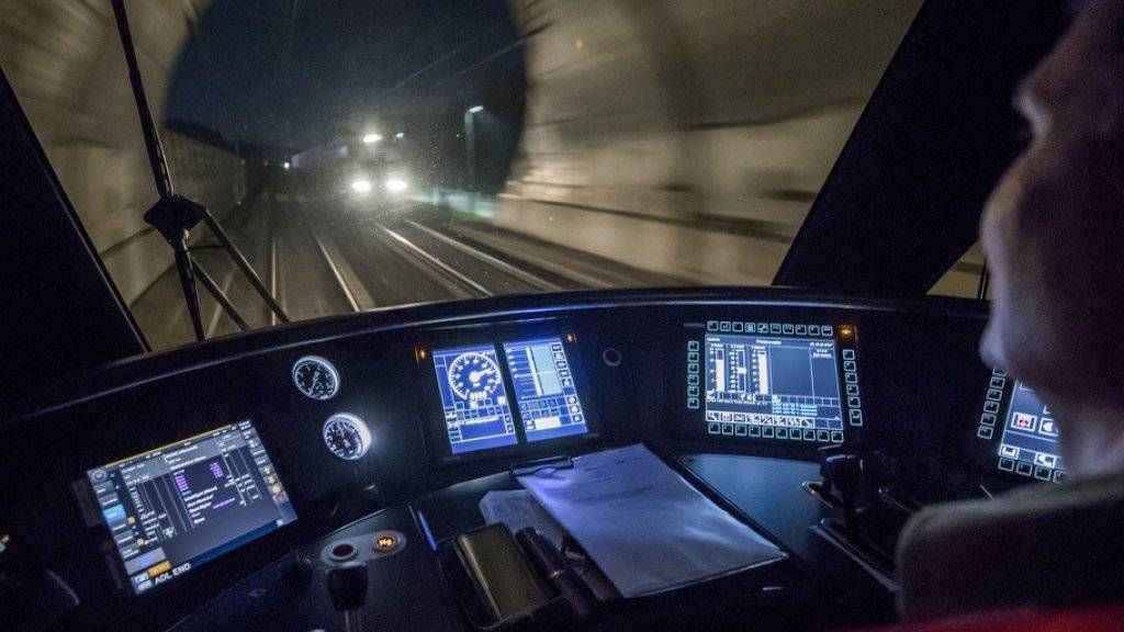 Auf der Strecke Bern - Olten hat die SBB in Zusammenarbeit mit Stadler neue digitale Assistenzsysteme für Lokführer getestet.