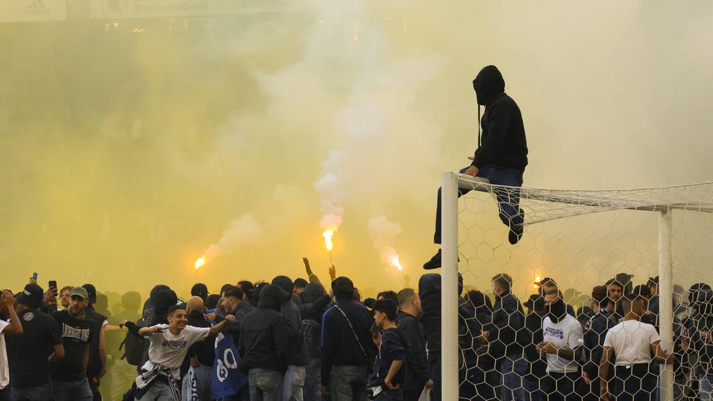 Platzsturm: So feiern die FCZ-Fans im Stadion den Titel