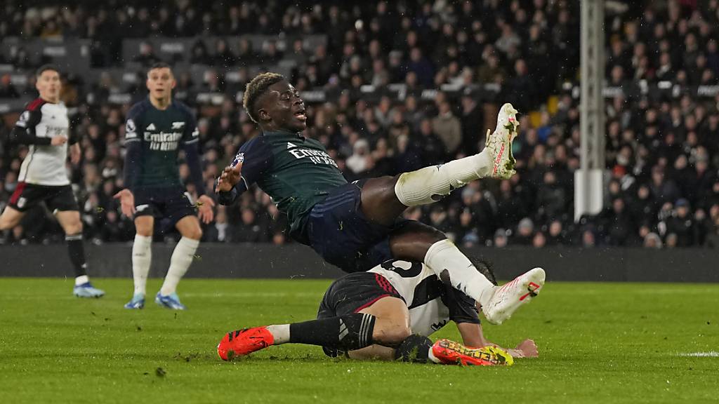 Aus dem Gleichgewicht geraten: Bukayo Saka schoss zwar Arsenal in Führung, am Ende resultierte aber in Fulham die zweite Niederlage in Folge