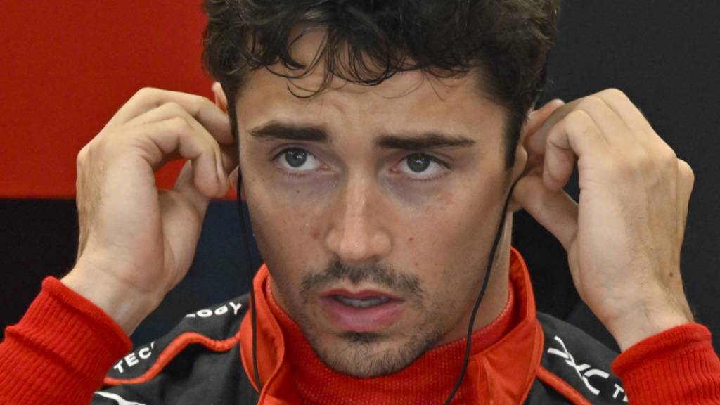 Charles Leclerc startet nach der Rückversetzung von Max Verstappen am Sonntag von der Pole-Position