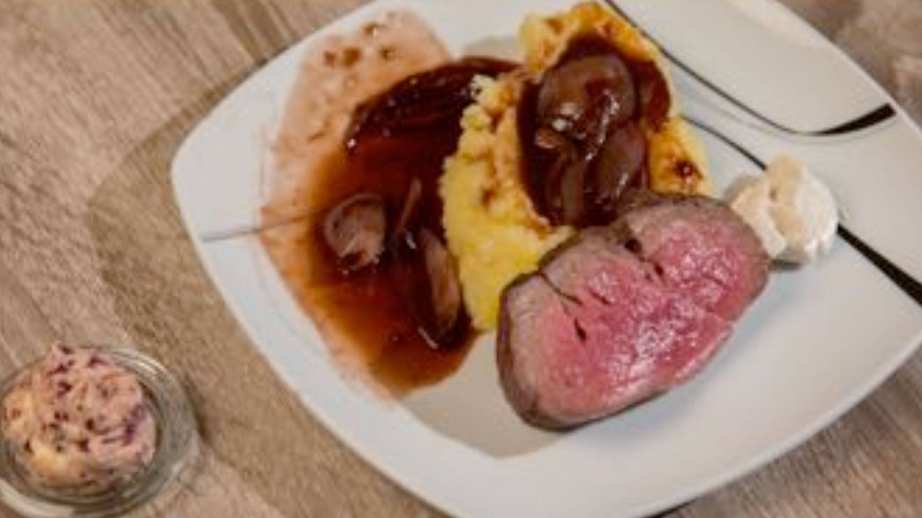 Rindsfilet auf Rotwein-Schalotten-Butter