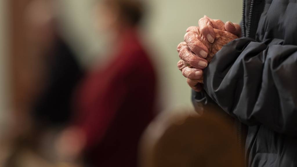 Katholische Kleriker und weitere kirchliche Angestellte verübten in der Schweiz seit 1950 mindestens 1002 Fälle sexuellen Missbrauchs. (Symbolbild)
