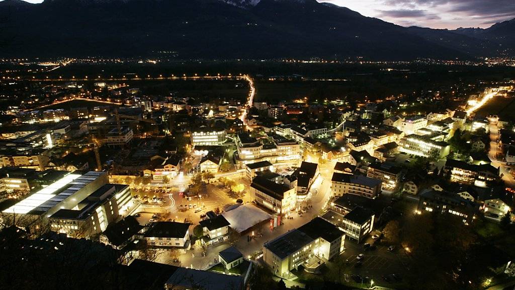 In Liechtenstein wurde in der Nacht auf Freitag ein Grosseinsatz der Sicherheitskräfte ausgelöst, weil das Notrufsystem des Landes komplett ausgefallen war. (Archivbild Vaduz)