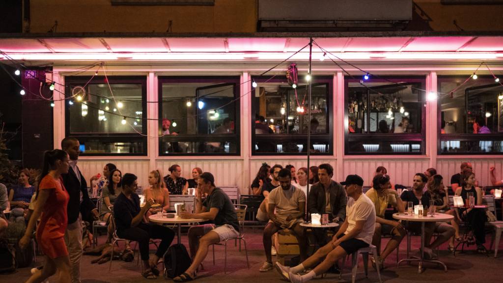 Zürich wird wieder mediterran: An sechs Wochenenden dürfen Gastrobetriebe bis 2 Uhr offen bleiben. Start ist an diesem Freitag. (Archivbild)
