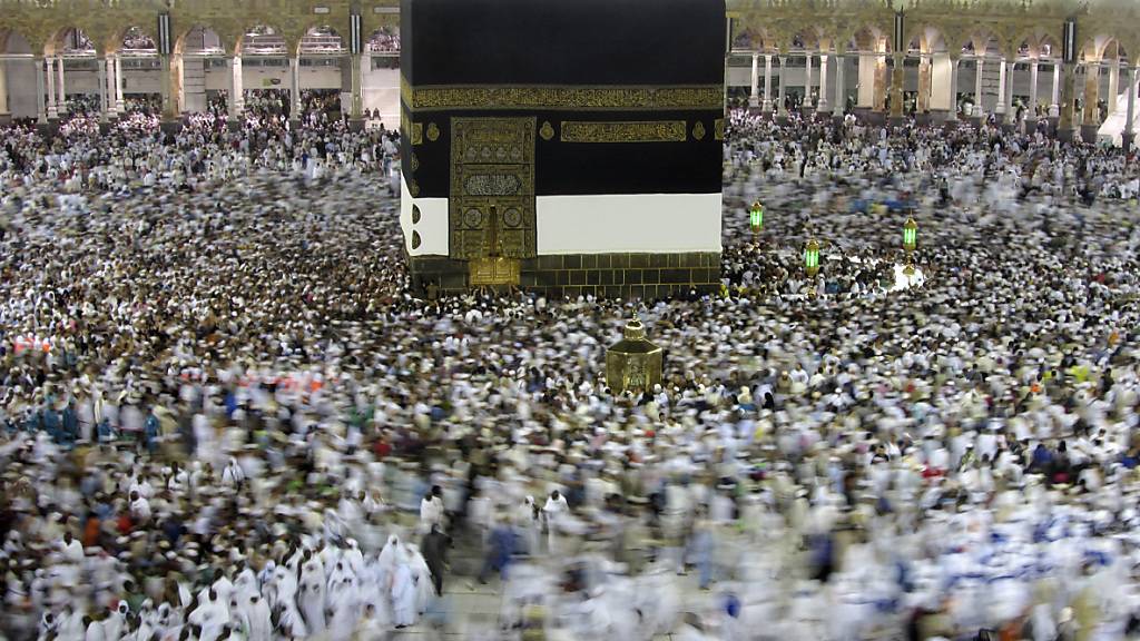ARCHIV - Die Wallfahrt nach Mekka beginnt Anfang Juli. Foto: Amr Nabil/AP/dpa