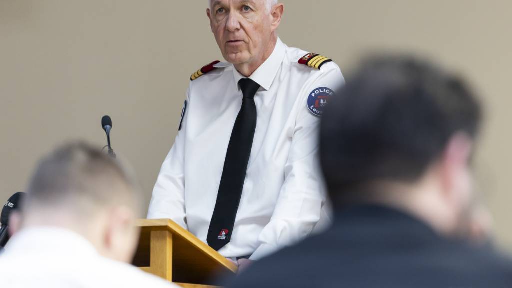Reformbedarf bei der Stadtpolizei Lausanne: Olivier Botteron, deren Kommandant, äussert sich an einer Medienkonferenz zu zwei Untersuchungsberichten.