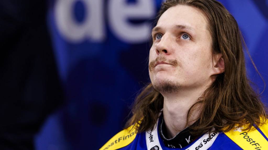 Der Finne Sami Niku, auf dem Eisfeld gut zu erkennen an den langen Haaren