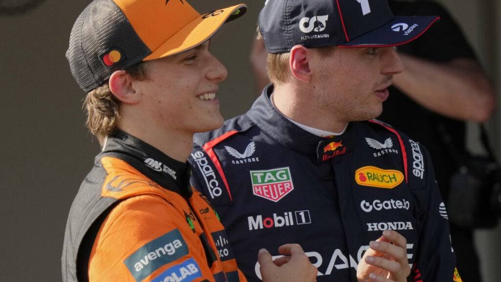 Oscar Piastri (links) entscheidet das Duell um den besten Startplatz gegen Max Verstappen knapp für sich