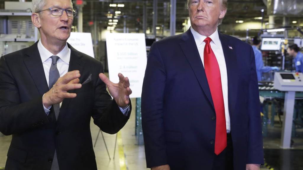 Apple-Chef Tim Cook enttäuschte Donald Trump, weil der Konzern keine Produktion von iPhones in den USA ankündigte. (Archivbild)