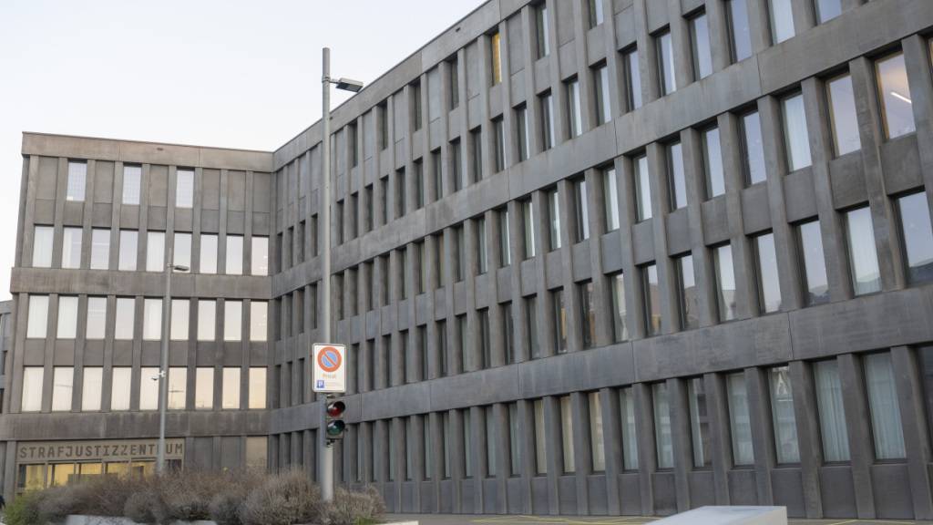 Ein 43-jähriger Mann wird des Mordes und Störung des Totenfriedens beschuldigt. Der Prozess hat am Montag am Strafjustizzentrum in Muttenz BL begonnen. (Archivbild).