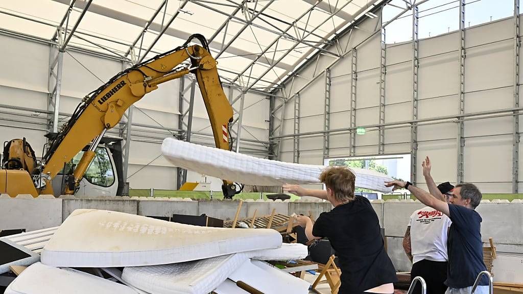 In Zürich-Affoltern steht neu der temporäre Recyclinghof Looächer.