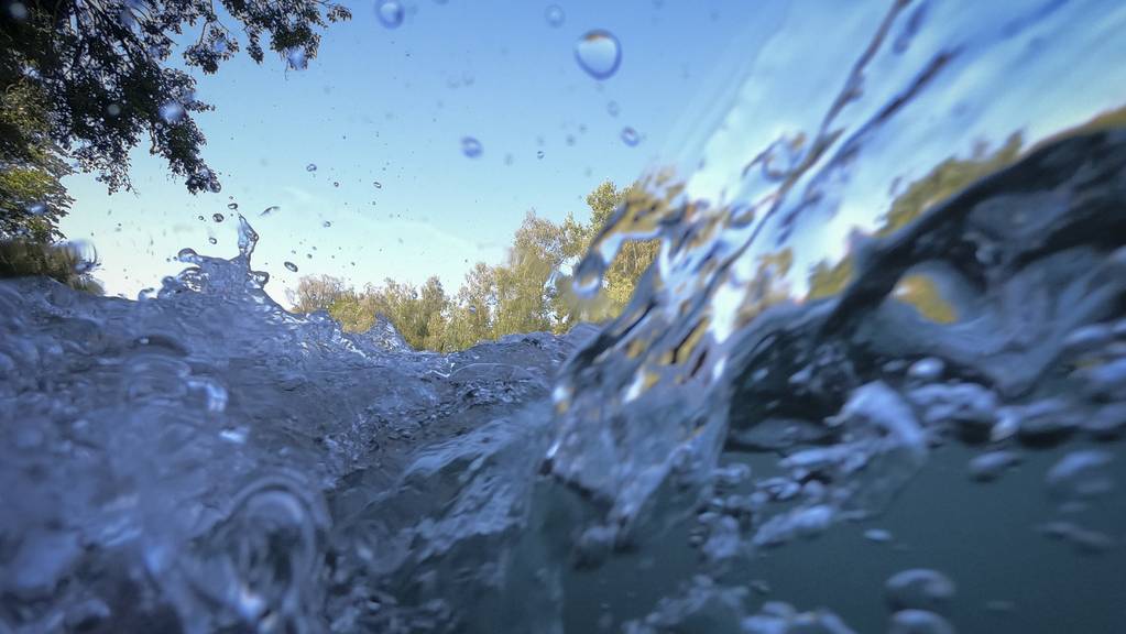 20 Minuten war der Zweijährige im sieben Grad kalten Wasser. (Symbolbild)