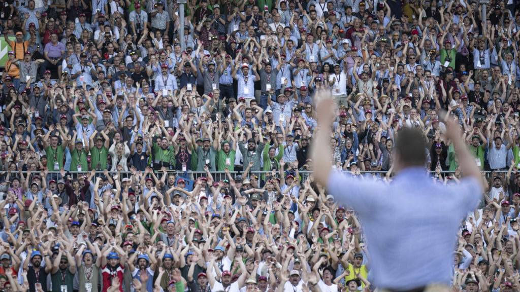 Eine halbe Million Schwingfans schauten sich das Spektakel rund um den neuen Schwingerkönig Armon Orlik an.