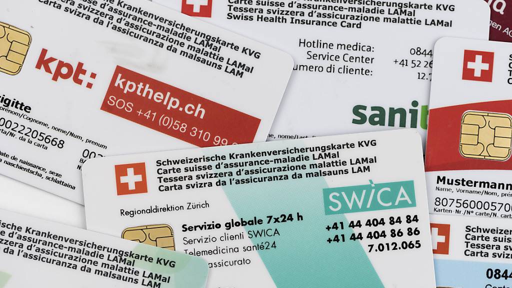 Karten von Schweizer Krankenversichern. Sie erhalten uneinbringliche Prämien zu 85 Prozent von der öffentlichen Hand erstattet. (Symbolbild)