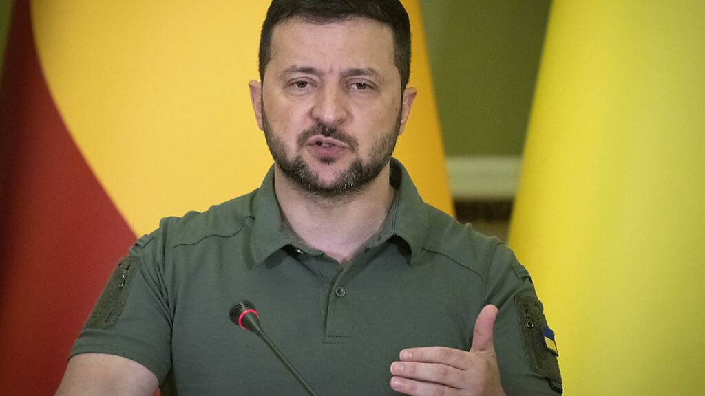 Für den Präsident der Ukraine, Wolodymyr Selenskyj, steht die nächste Reise an. Foto: Efrem Lukatsky/AP/dpa