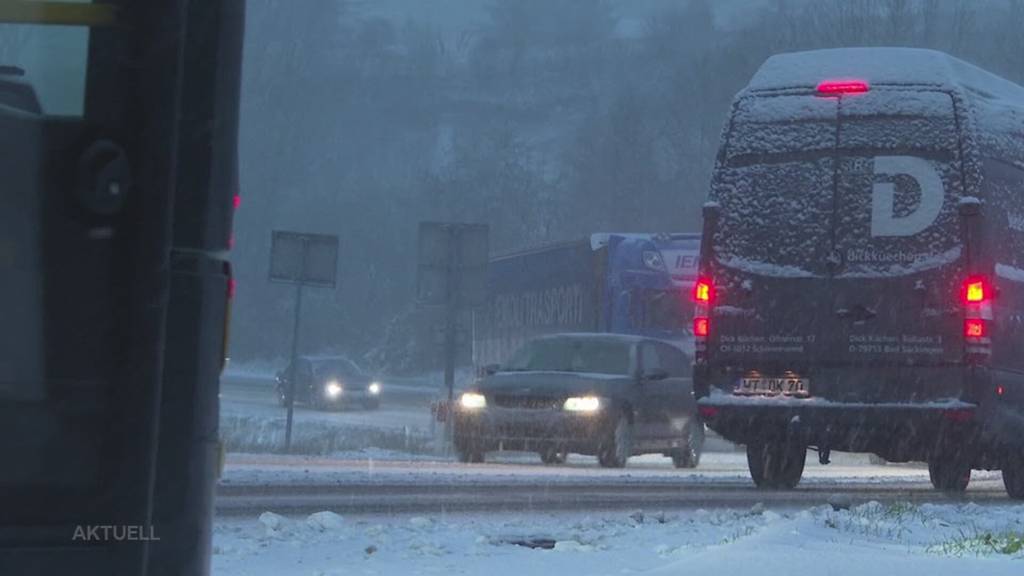 Erster Schnee: Autofahrer kommen ins Schleudern