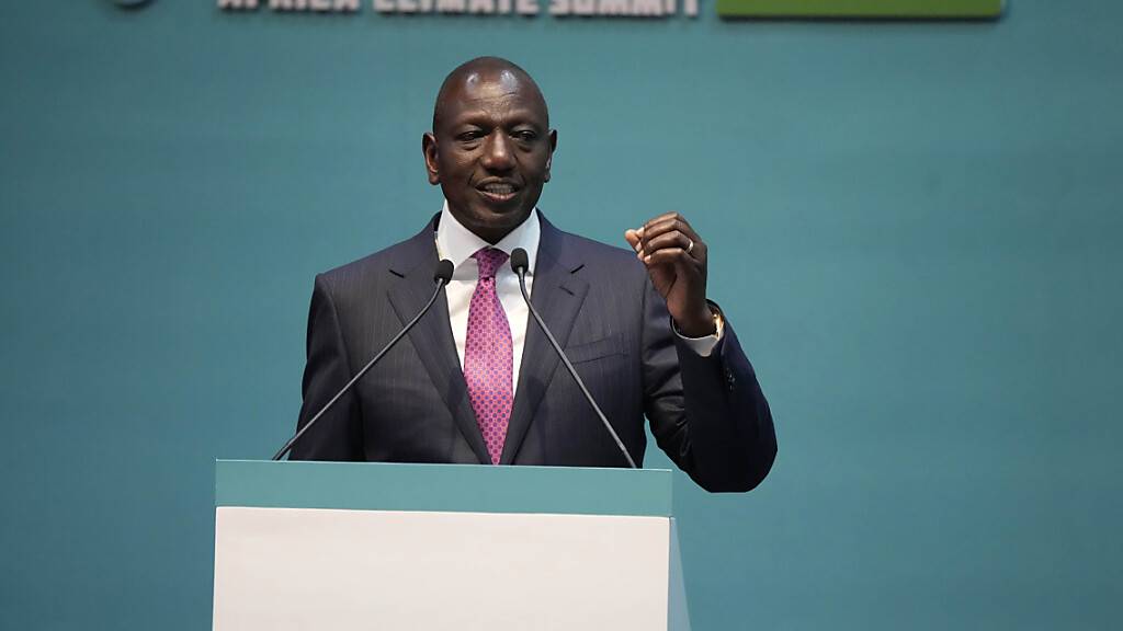 Kenias Präsident William Ruto bei der offiziellen Eröffnung des Afrikanischen Klimagipfels am Montag. Foto: Khalil Senosi/AP/dpa