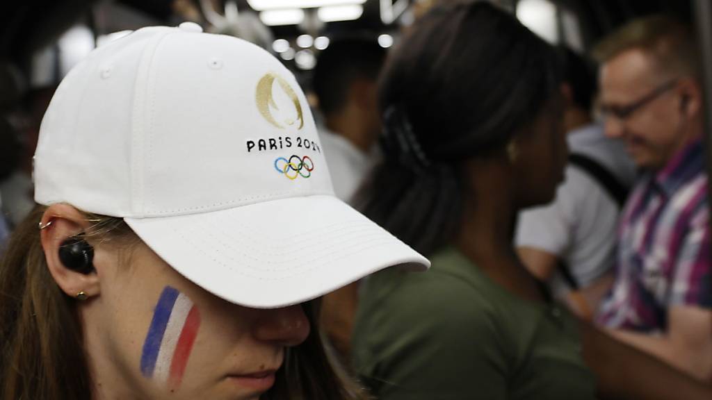 Einheimische wie auch Touristinnen und Touristen sind mit der Pariser Metro während den Olympischen Spielen zufrieden. (Archivbild)