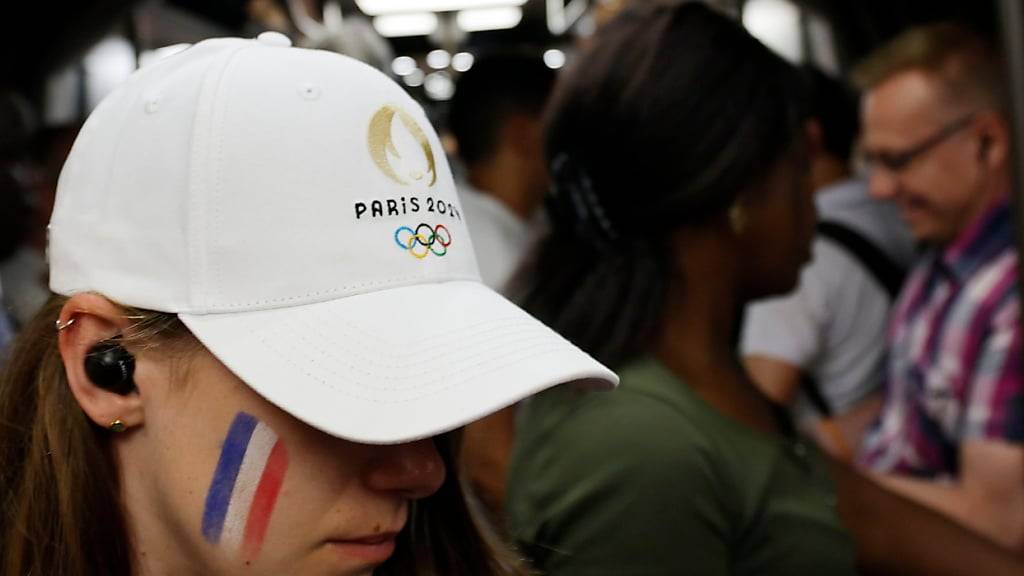 Einheimische wie auch Touristinnen und Touristen sind mit der Pariser Metro während den Olympischen Spielen zufrieden. (Archivbild)