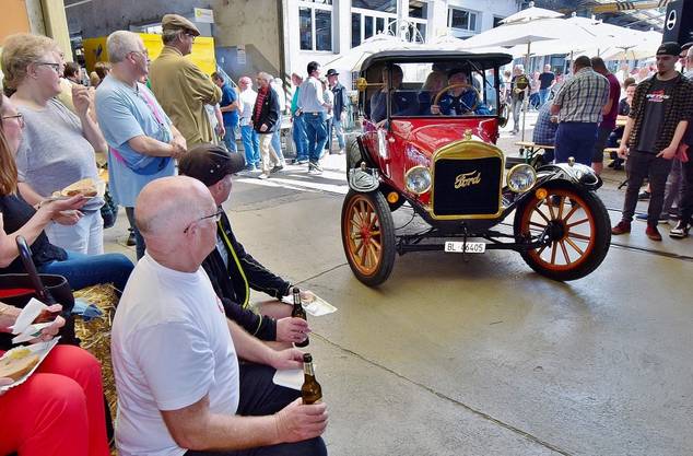 Oldtimer im Walzwerk Münchenstein: Die alten Autos zeigten ihren Glanz