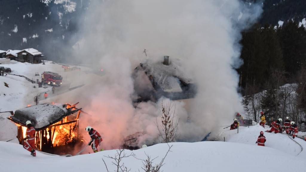 Haus und Stall am Heinzenberg im Kanton Graubünden abgebrannt