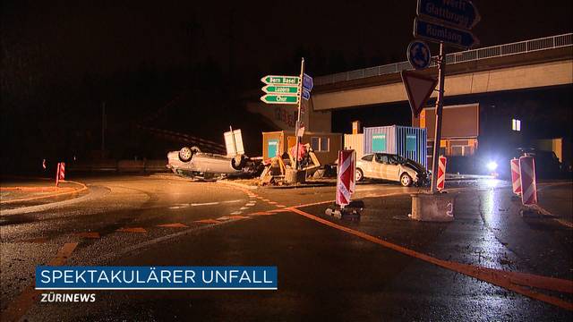 Spektakulärer Unfall bei Zürich Seebach