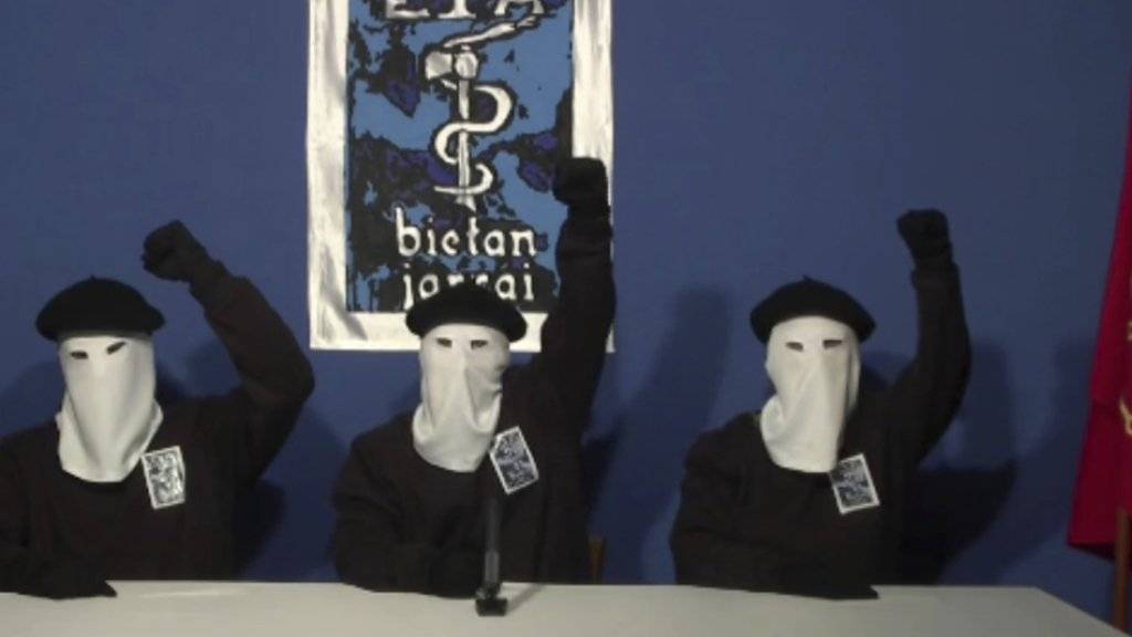 ETA-Führungsmitglieder im Oktober 2011 bei einem Medienauftritt an unbekanntem Ort.