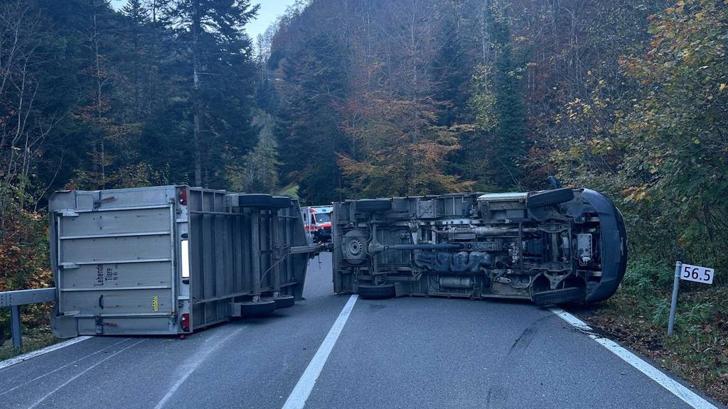 Viehtransport umgekippt: Brünigpass war in beide Richtungen gesperrt