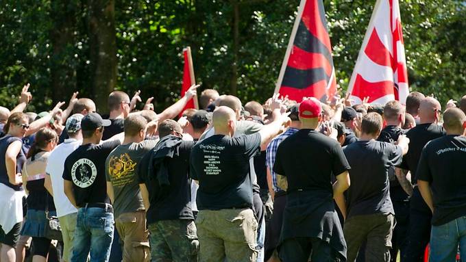 Zürcher Schulen sollen stärker über Rechtsextremismus informieren