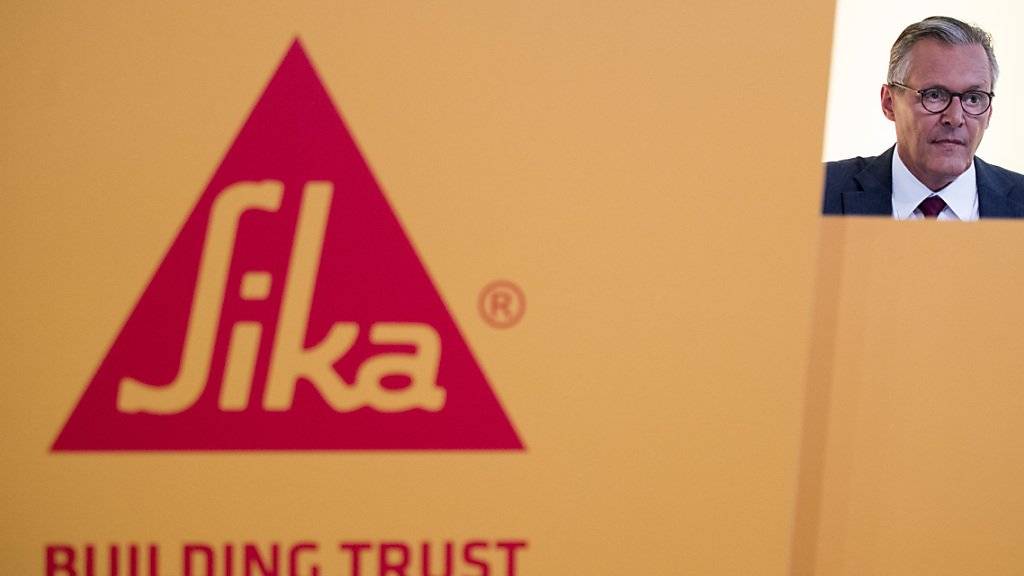 Altlast beseitigt: Die Sika-Aktionäre stimmen am Montag der Einführung der Einheitsaktie zu. (Bild: Sika Verwaltungsratspräsident Paul Hälg an der Sika-Generalversammlung in Baar)