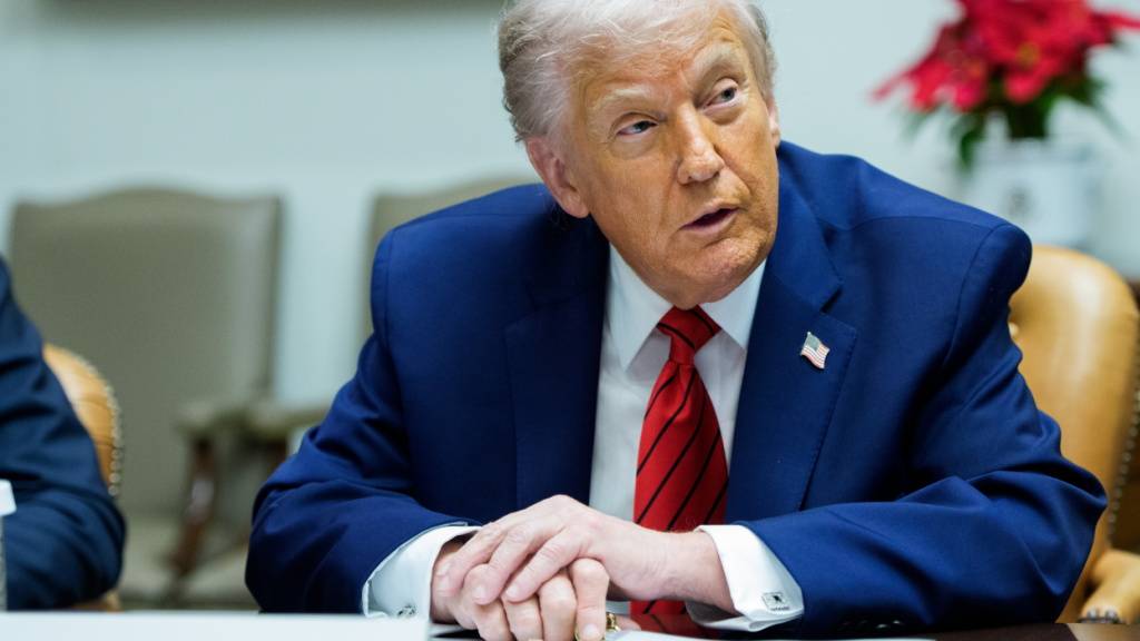 Der Nachrichtensender CNN ist dem US-Präsidenten Donald Trump schon lange ein Dorn im Auge. Im Zuge des Übernahmekampfs um den Mutterkonzern Warner Bros. hofft er auf einen Wechsel an der Senderspitze. (Archivbild)