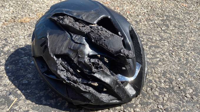 Helm verhindert Schlimmeres: Velofahrerin bei Selbstunfall schwer verletzt