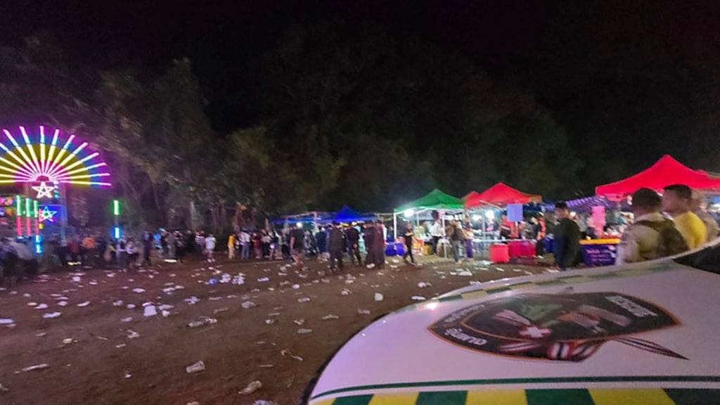 HANDOUT - Dieses von Umphang Rescue zur Verfügung gestellte Foto zeigt die Stelle, an der ein Sprengsatz während eines jährlichen Festes in Umphang in der thailändischen Provinz Tak explodiert ist. Foto: Uncredited/Umphang Rescue/AP/dpa - ACHTUNG: Nur zur redaktionellen Verwendung bis zum 28.12.2024 und nur mit vollständiger Nennung des vorstehenden Credits